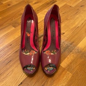 EUC Vintage Ed Hardy purple heels!